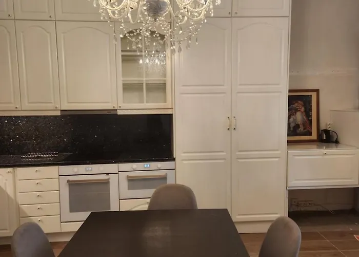 Дом отдыха H21d-central-cozy Spacious Suits Family-3 Bedrooms